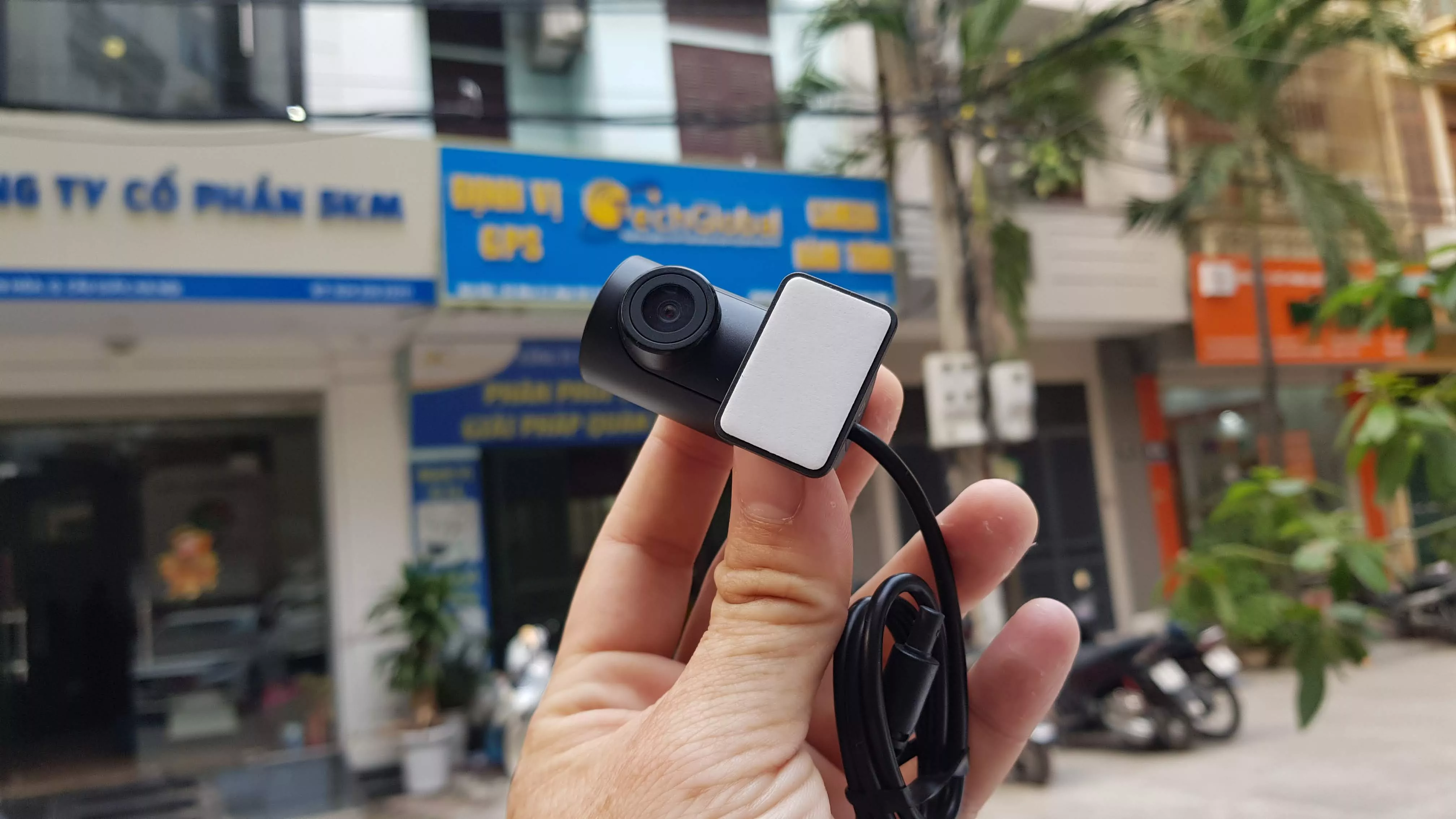 Mắt sau R06 camera 70mai A500S