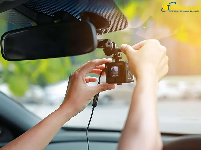 Lắp mắt camera trước