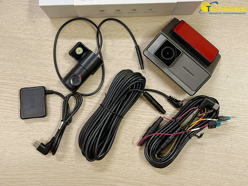 Camera hành trình Q7 3 mắt