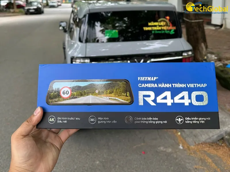 Camera hành trình màn hình gương Vietmap model R440