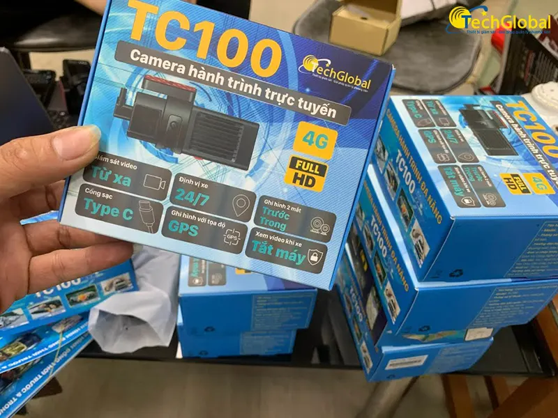 Camera hành trình quay trước và trong TC100