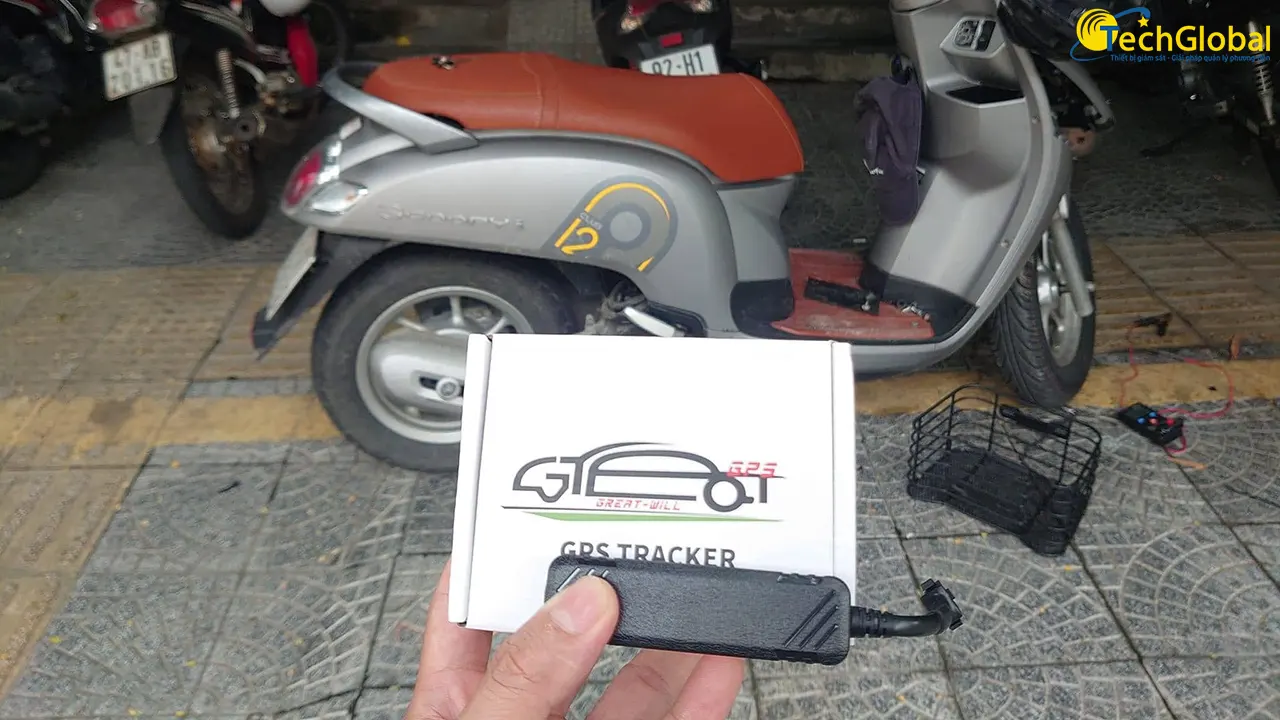 Hình ảnh thực tế thiết bị giám sát xe GPS TG09