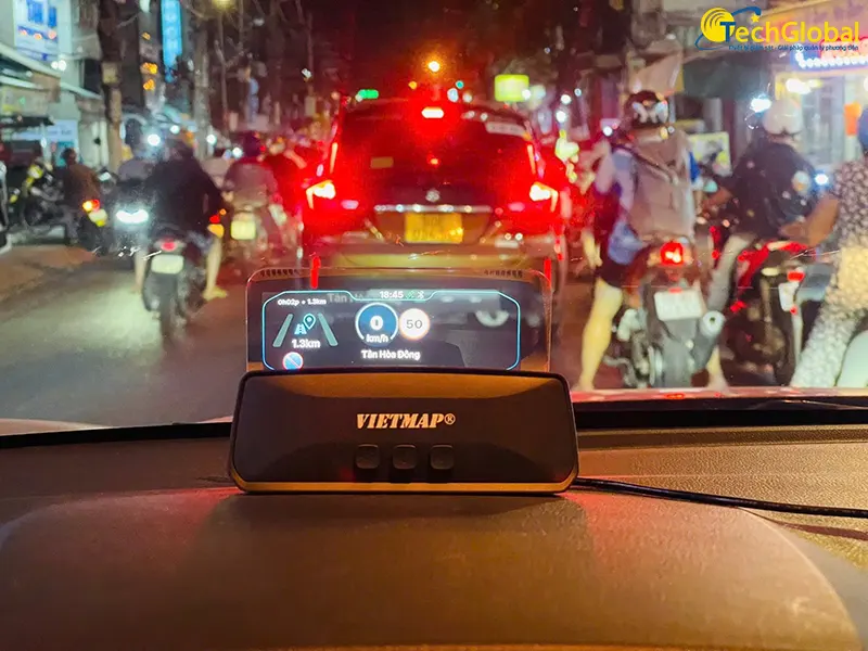 HUD Vietmap H50 hiển thị vào ban đêm
