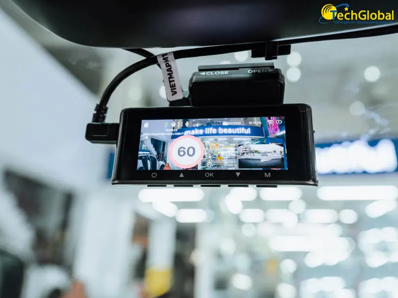 Vietmap M1 luôn hiển thị cảnh báo tốc độ trên màn hình