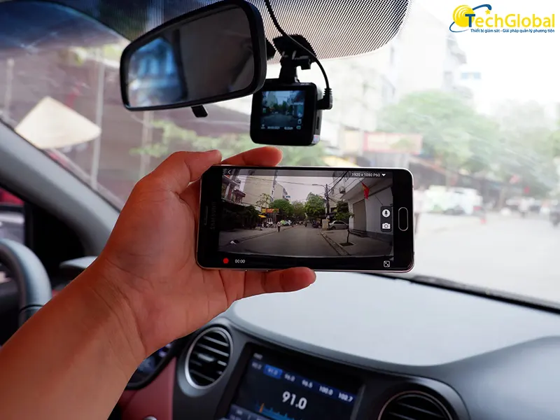 Camera hành trình xe hơi Vietmap cho phép xem lại video qua điện thoại