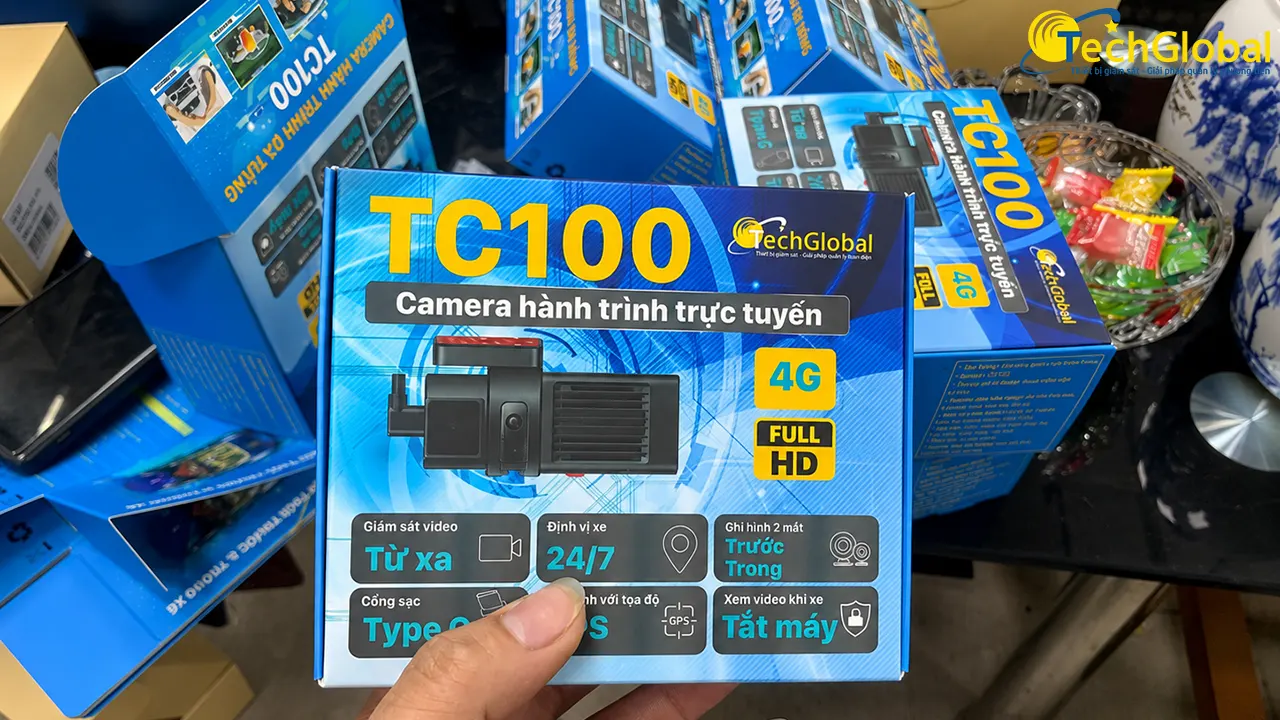 Camera hành trình quay trước và trong xe
